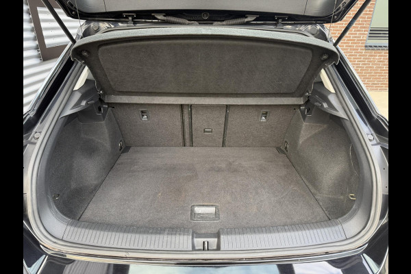 Volkswagen T-Roc 1.5 TSI Style 1e Eigenaar,Clima,Navi,Automaat,150 PK,Adap cruise,PDC V+A,Carplay,N.A.P,APK tot 08-2027