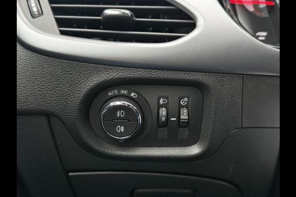 Opel Astra Sports Tourer 1.2 Business Edition 2e Eigenaar,Apple Carplay,Airco,Camera,Cruise,PDC,Trekhaak,N.A.P,APK tot 07-2026