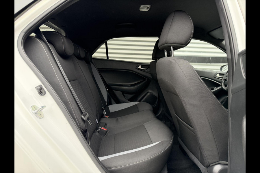 Hyundai i20 1.0 T-GDI Black Edition Navi,Camera,Airco,Cruise,PDC,Trekhaak,LM Velgen,N.A.P,101pk,Volledig Dealer Onderhouden,APK tot 01-2027