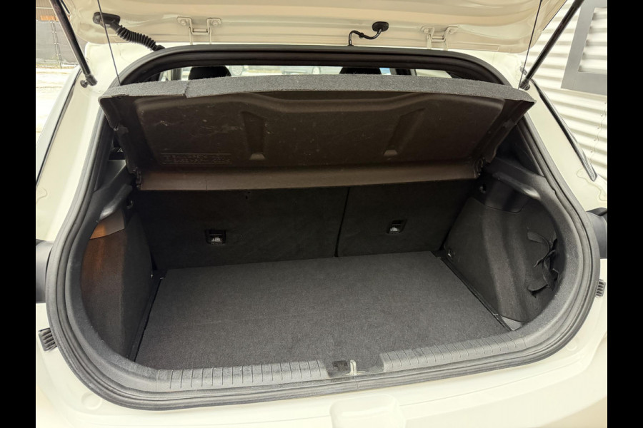 Hyundai i20 1.0 T-GDI Black Edition Navi,Camera,Airco,Cruise,PDC,Trekhaak,LM Velgen,N.A.P,101pk,Volledig Dealer Onderhouden,APK tot 01-2027