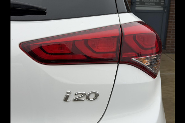 Hyundai i20 1.0 T-GDI Black Edition Navi,Camera,Airco,Cruise,PDC,Trekhaak,LM Velgen,N.A.P,101pk,Volledig Dealer Onderhouden,APK tot 01-2027