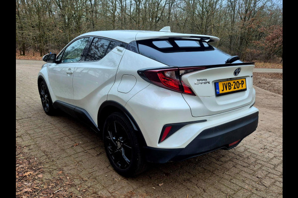 Toyota C-HR 1.8 Hybrid Dynamic . Camera. 18 inch . Apple carplay