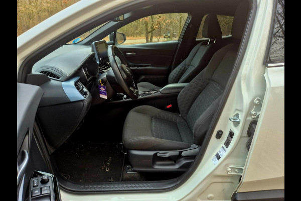 Toyota C-HR 1.8 Hybrid Dynamic . Camera. 18 inch . Apple carplay