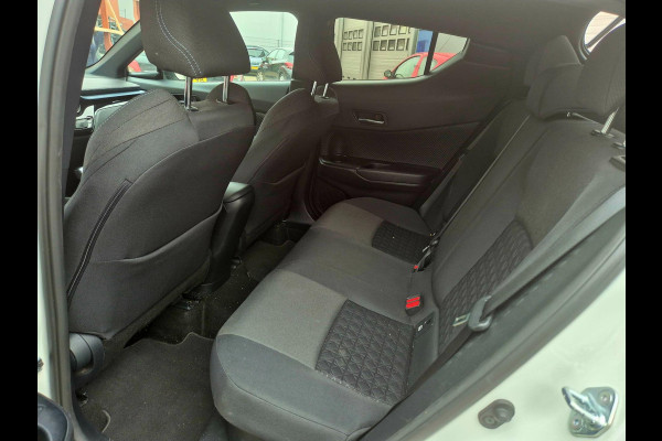 Toyota C-HR 1.8 Hybrid Dynamic . Camera. 18 inch . Apple carplay