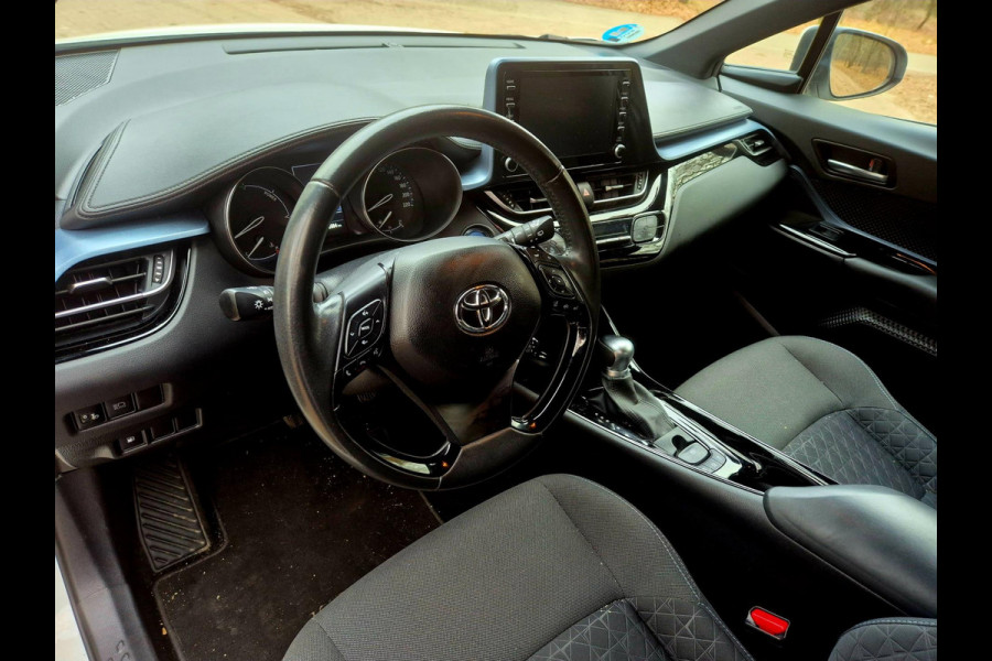 Toyota C-HR 1.8 Hybrid Dynamic . Camera. 18 inch . Apple carplay