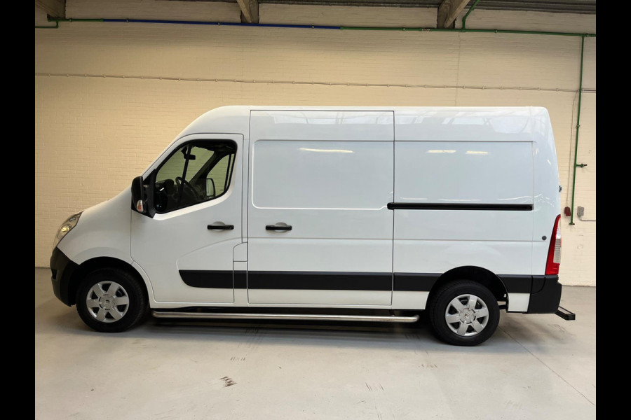 Renault Master T35 2.3 dCi 110pk euro6 L2H2 2xSchuifdeur, 3 persoons, Camera, CruiseControl, Navigatie, Trekhaak, RIJKLAARPRIJS!