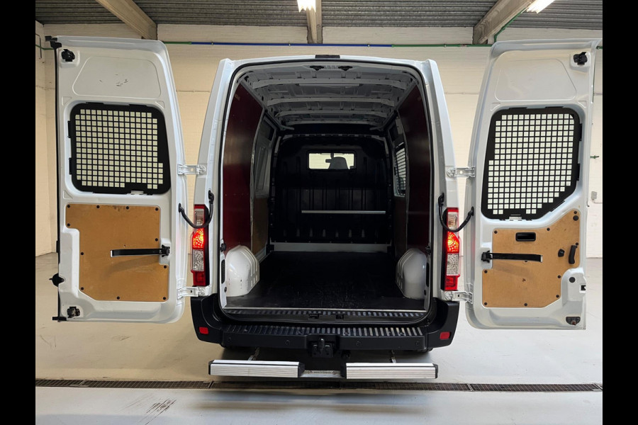 Renault Master T35 2.3 dCi 110pk euro6 L2H2 2xSchuifdeur, 3 persoons, Camera, CruiseControl, Navigatie, Trekhaak, RIJKLAARPRIJS!