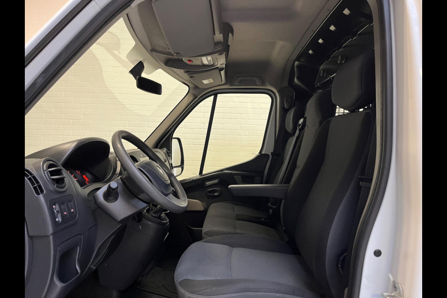 Renault Master T35 2.3 dCi 110pk euro6 L2H2 2xSchuifdeur, 3 persoons, Camera, CruiseControl, Navigatie, Trekhaak, RIJKLAARPRIJS!