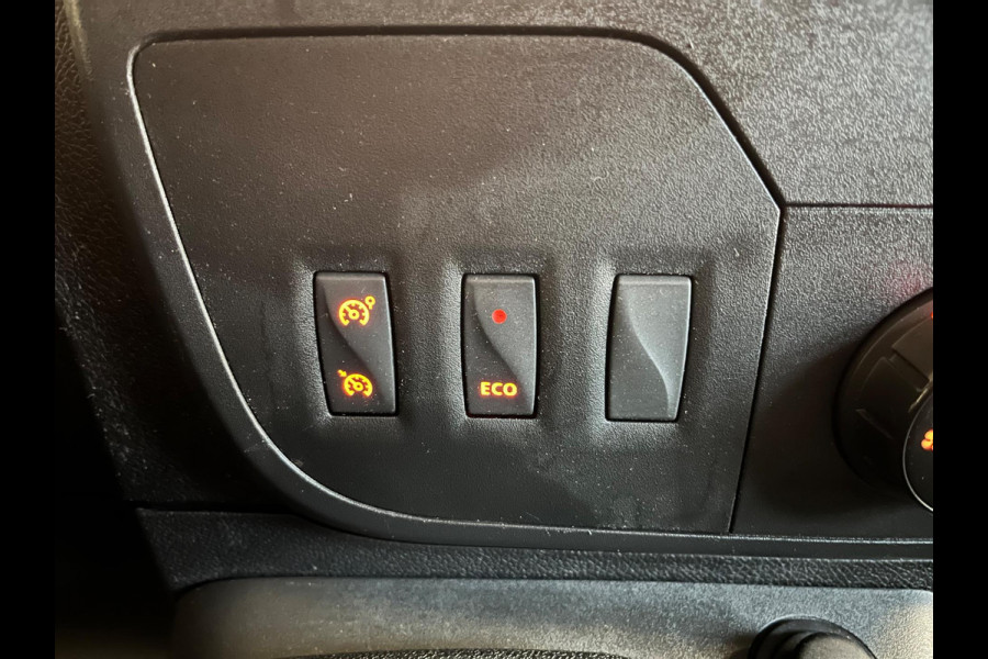 Renault Master T35 2.3 dCi 110pk euro6 L2H2 2xSchuifdeur, 3 persoons, Camera, CruiseControl, Navigatie, Trekhaak, RIJKLAARPRIJS!