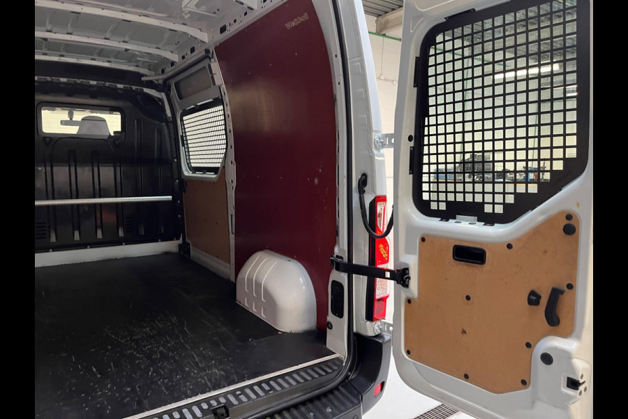 Renault Master T35 2.3 dCi 110pk euro6 L2H2 2xSchuifdeur, 3 persoons, Camera, CruiseControl, Navigatie, Trekhaak, RIJKLAARPRIJS!