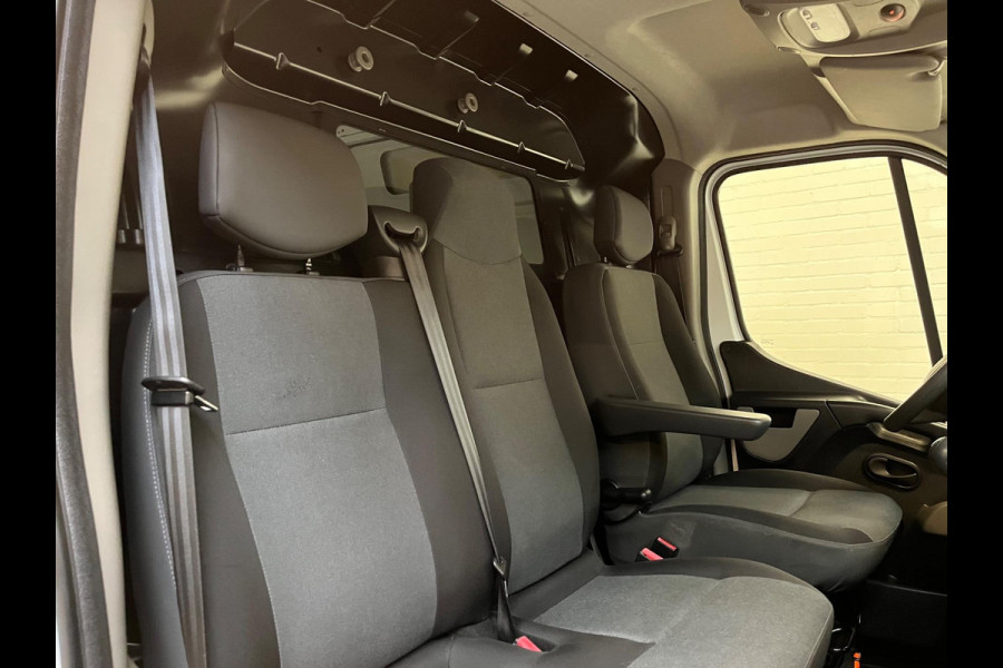 Renault Master T35 2.3 dCi 110pk euro6 L2H2 2xSchuifdeur, 3 persoons, Camera, CruiseControl, Navigatie, Trekhaak, RIJKLAARPRIJS!