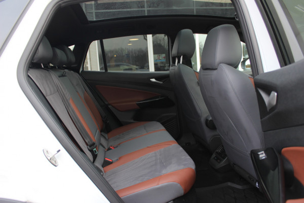 Volkswagen ID.4 Max 77 kWh / Full option! / Trekhaak / Panoramadak / Camera / Head-up / Keyless / 21'' / ACC / Dodehoek / Elektr. stoelen / Massage / Navigatie / Stuurverwarming