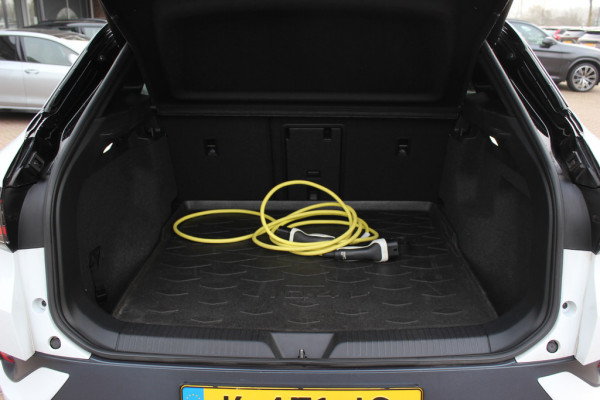 Volkswagen ID.4 Max 77 kWh / Full option! / Trekhaak / Panoramadak / Camera / Head-up / Keyless / 21'' / ACC / Dodehoek / Elektr. stoelen / Massage / Navigatie / Stuurverwarming
