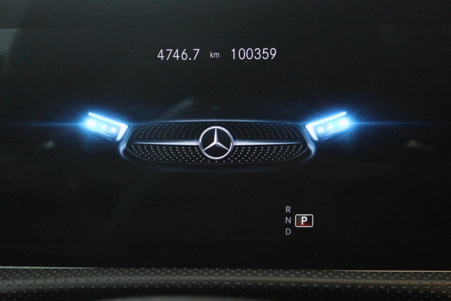 Mercedes-Benz CLA-Klasse 200 Business Solution AMG (PANORAMADAK, STOELVERWARMING, SFEERVERLICHTING, ACHTERUITRIJCAMERA)