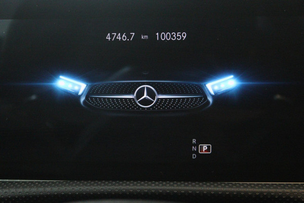 Mercedes-Benz CLA-Klasse 200 Business Solution AMG (PANORAMADAK, STOELVERWARMING, SFEERVERLICHTING, ACHTERUITRIJCAMERA)