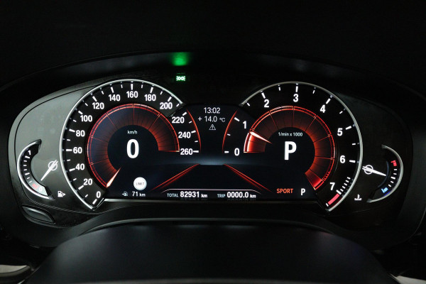 BMW 5 Serie Touring 520i High Executive (PANORAMADAK, STOELVERWARMING, TREKHAAK, ELEKTR STOELEN, HEAD-UP, ACHTERUITRIJCAMERA)