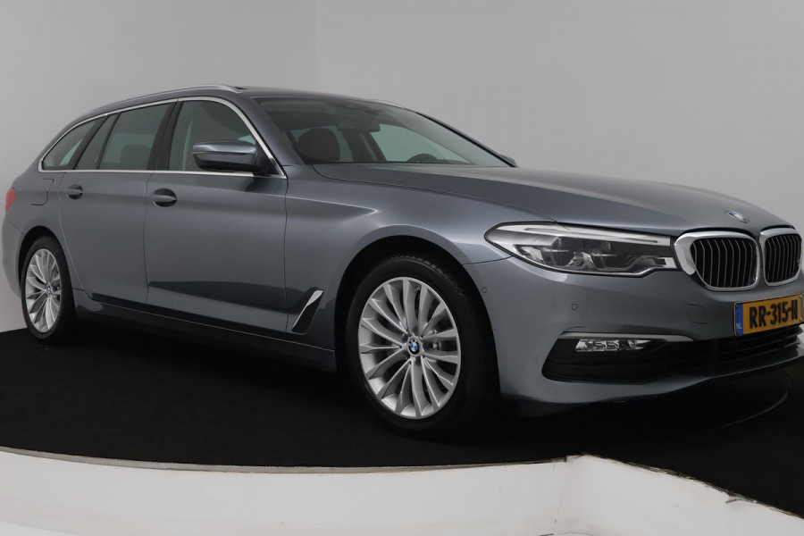 BMW 5 Serie Touring 520i High Executive (PANORAMADAK, STOELVERWARMING, TREKHAAK, ELEKTR STOELEN, HEAD-UP, ACHTERUITRIJCAMERA)