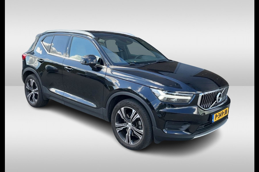 Volvo XC40 2.0 B3 Inscription / Trekhaak / Panoramadak / Camera / Leder / 19'' / Harman Kardon / Stuur+Stoelverwarming / DAB / Dodehoek / Cruise Control