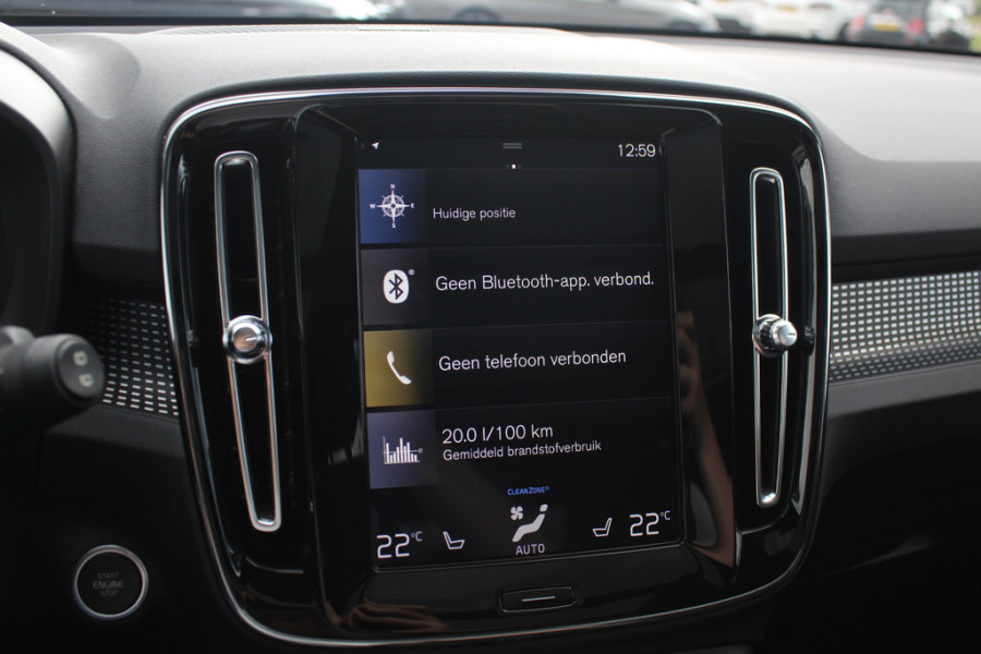 Volvo XC40 2.0 B3 Inscription / Trekhaak / Panoramadak / Camera / Leder / 19'' / Harman Kardon / Stuur+Stoelverwarming / DAB / Dodehoek / Cruise Control