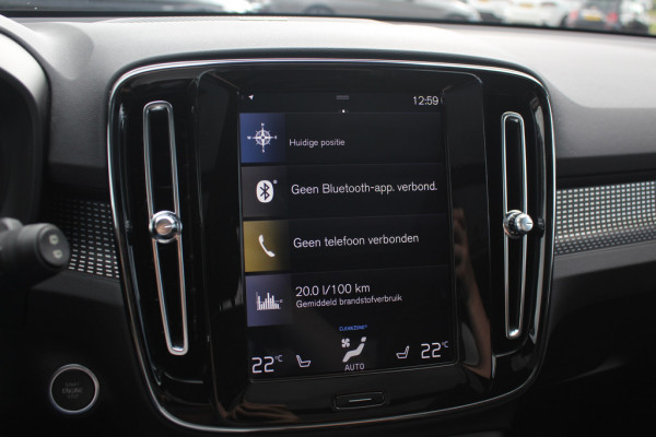 Volvo XC40 2.0 B3 Inscription / Trekhaak / Panoramadak / Camera / Leder / 19'' / Harman Kardon / Stuur+Stoelverwarming / DAB / Dodehoek / Cruise Control