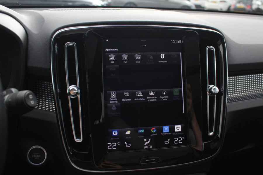Volvo XC40 2.0 B3 Inscription / Trekhaak / Panoramadak / Camera / Leder / 19'' / Harman Kardon / Stuur+Stoelverwarming / DAB / Dodehoek / Cruise Control