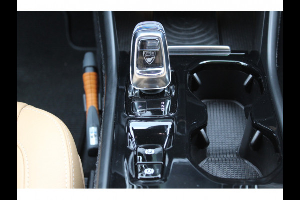 Volvo XC40 2.0 B3 Inscription / Trekhaak / Panoramadak / Camera / Leder / 19'' / Harman Kardon / Stuur+Stoelverwarming / DAB / Dodehoek / Cruise Control