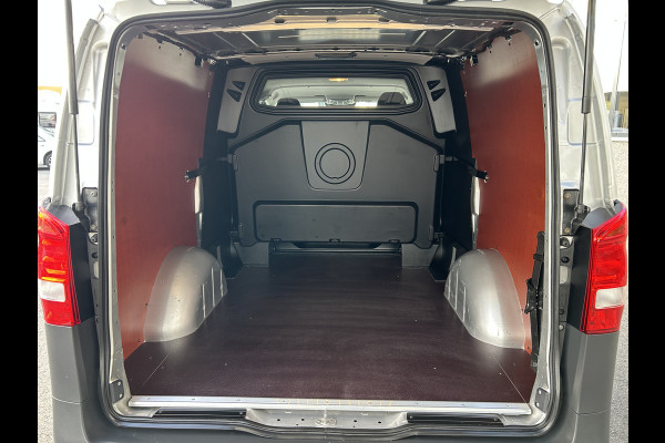 Mercedes-Benz Vito 116 CDI Lang Dubbele cabine / Distronic / Camera / Parkeersensoren / Navigatie / Airco
