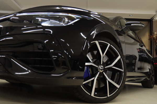 Volkswagen Golf 2.0 TSI R 4Motion AKRAP/PANO/HEADUP/IQ/H-K/BOMVOL