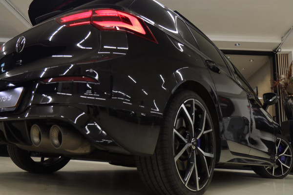 Volkswagen Golf 2.0 TSI R 4Motion AKRAP/PANO/HEADUP/IQ/H-K/BOMVOL