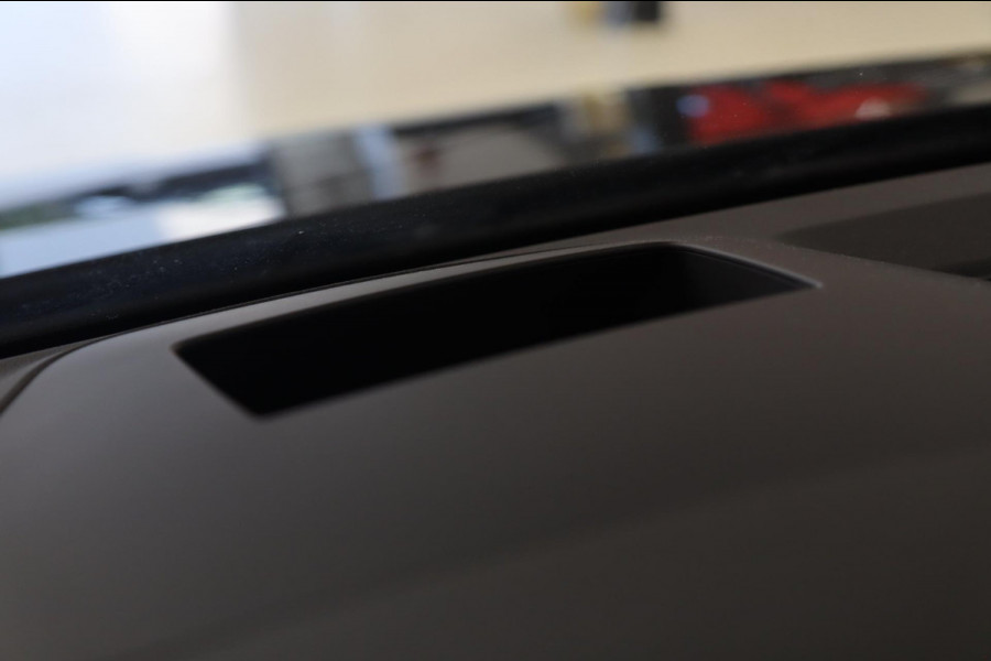 Volkswagen Golf 2.0 TSI R 4Motion AKRAP/PANO/HEADUP/IQ/H-K/BOMVOL