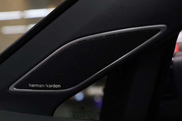 Volkswagen Golf 2.0 TSI R 4Motion AKRAP/PANO/HEADUP/IQ/H-K/BOMVOL