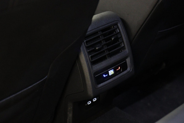 Volkswagen Golf 2.0 TSI R 4Motion AKRAP/PANO/HEADUP/IQ/H-K/BOMVOL