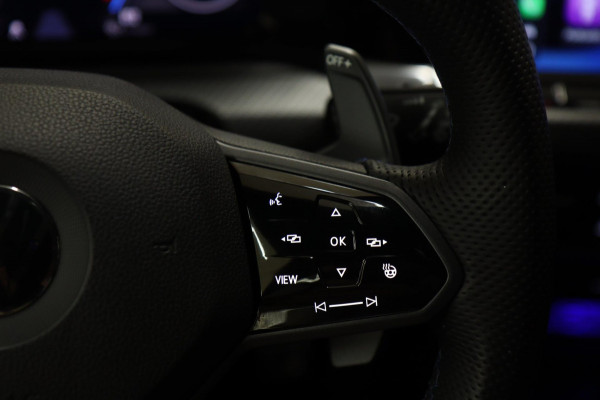 Volkswagen Golf 2.0 TSI R 4Motion AKRAP/PANO/HEADUP/IQ/H-K/BOMVOL