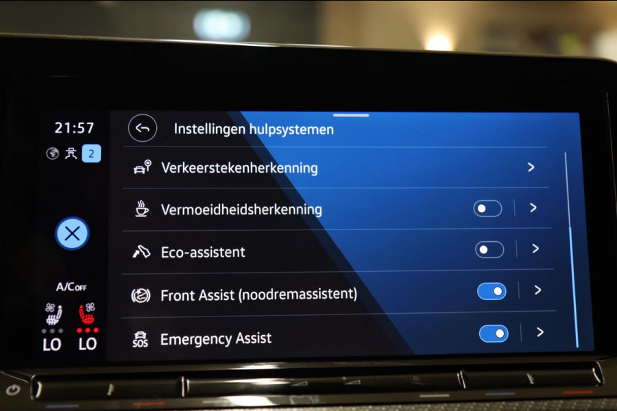 Volkswagen Golf 2.0 TSI R 4Motion AKRAP/PANO/HEADUP/IQ/H-K/BOMVOL