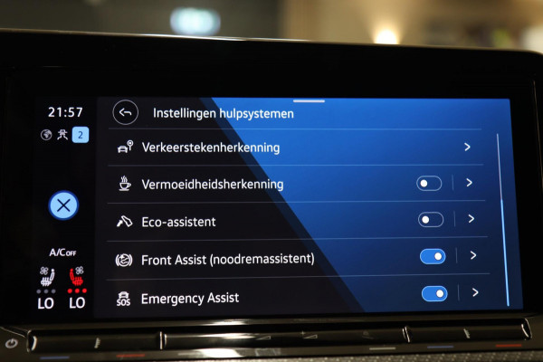 Volkswagen Golf 2.0 TSI R 4Motion AKRAP/PANO/HEADUP/IQ/H-K/BOMVOL