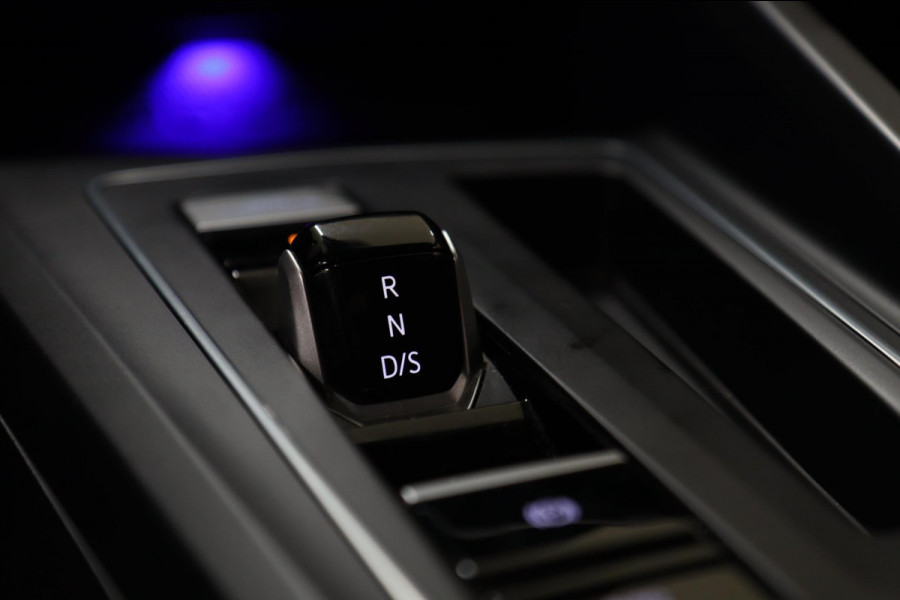 Volkswagen Golf 2.0 TSI R 4Motion AKRAP/PANO/HEADUP/IQ/H-K/BOMVOL