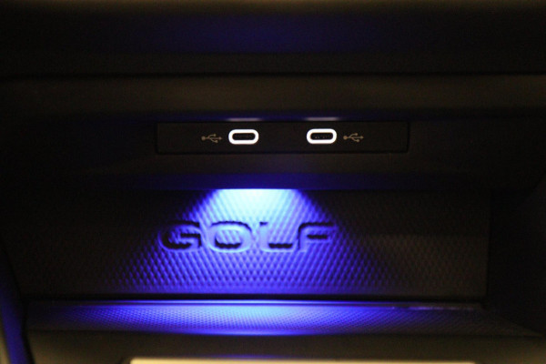 Volkswagen Golf 2.0 TSI R 4Motion AKRAP/PANO/HEADUP/IQ/H-K/BOMVOL