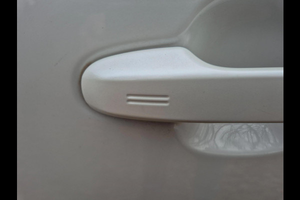 Toyota C-HR 1.8 Hybrid Dynamic . Camera. 18 inch . Apple carplay