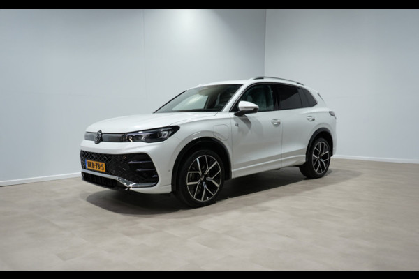 Volkswagen Tiguan 1.5 eHybrid 204pk R-Line Edition Panorama Navigatie Stoel/Stuurverwarming 360 Camera Carplay