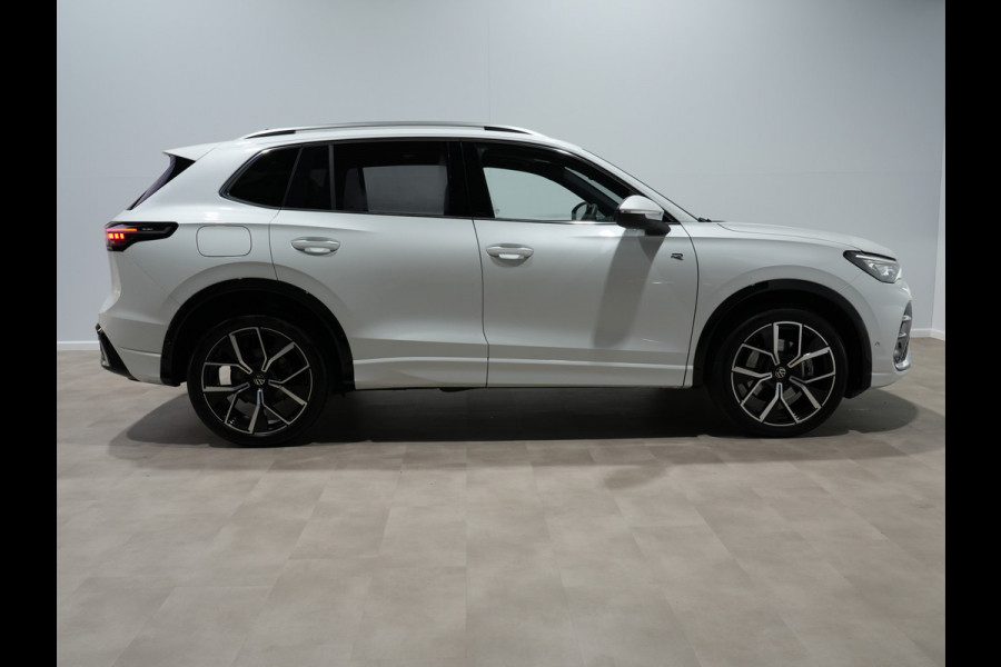 Volkswagen Tiguan 1.5 eHybrid 204pk R-Line Edition Panorama Navigatie Stoel/Stuurverwarming 360 Camera Carplay