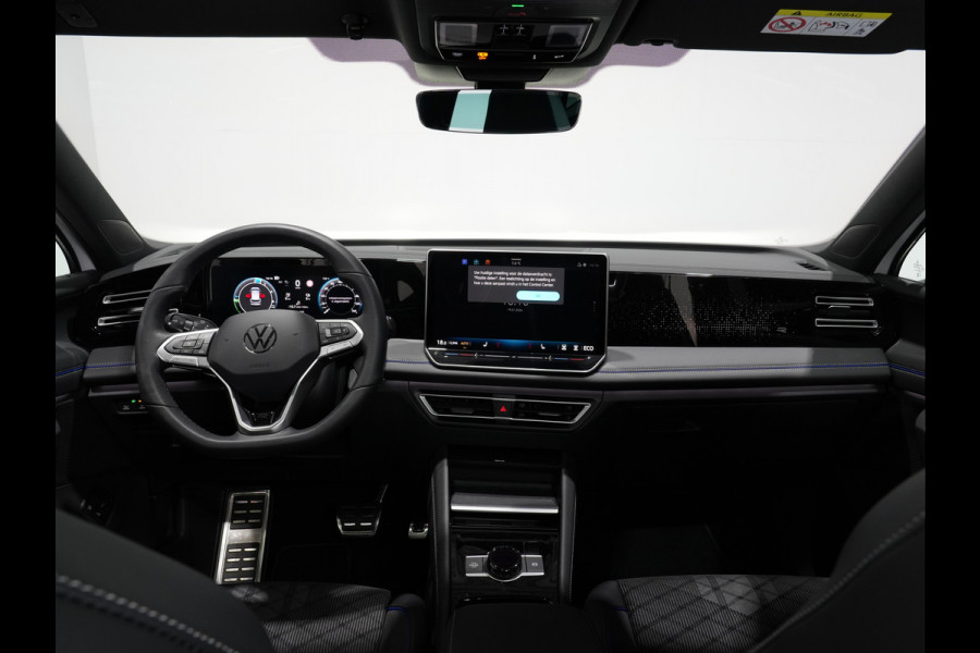 Volkswagen Tiguan 1.5 eHybrid 204pk R-Line Edition Panorama Navigatie Stoel/Stuurverwarming 360 Camera Carplay