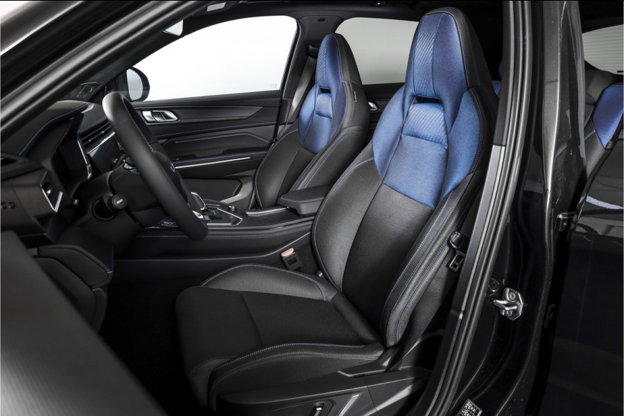 Lynk & Co 01 1.5 PHEV 261PK MY23 | Donkere hemel | 360 Camera | 7.4 kWh Boordlader | S/K-panodak | Adapt. Cruise | Memory | Elek. klep | LM 20" | 4151