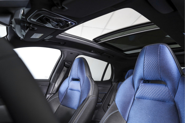 Lynk & Co 01 1.5 PHEV 261PK MY23 | Donkere hemel | 360 Camera | 7.4 kWh Boordlader | S/K-panodak | Adapt. Cruise | Memory | Elek. klep | LM 20" | 4151