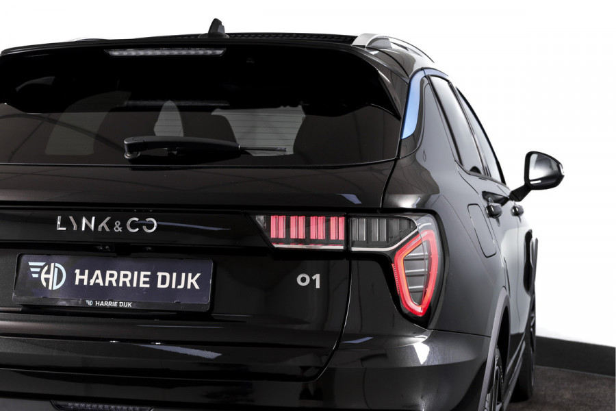 Lynk & Co 01 1.5 PHEV 261PK MY23 | Donkere hemel | 360 Camera | 7.4 kWh Boordlader | S/K-panodak | Adapt. Cruise | Memory | Elek. klep | LM 20" | 4151