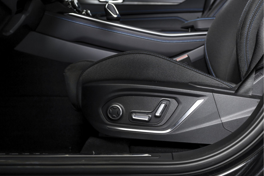 Lynk & Co 01 1.5 PHEV 261PK MY23 | Donkere hemel | 360 Camera | 7.4 kWh Boordlader | S/K-panodak | Adapt. Cruise | Memory | Elek. klep | LM 20" | 4151