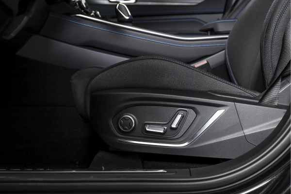 Lynk & Co 01 1.5 PHEV 261PK MY23 | Donkere hemel | 360 Camera | 7.4 kWh Boordlader | S/K-panodak | Adapt. Cruise | Memory | Elek. klep | LM 20" | 4151