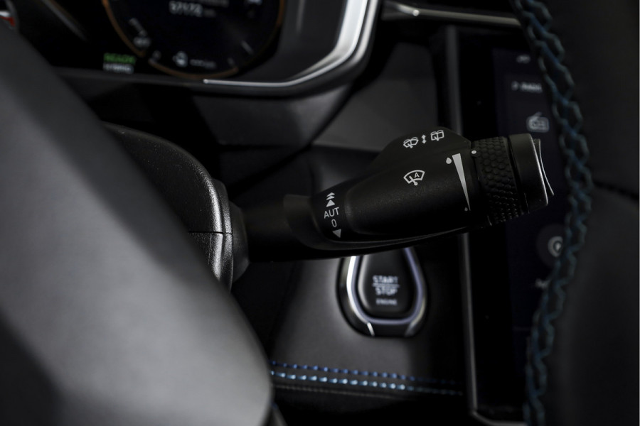 Lynk & Co 01 1.5 PHEV 261PK MY23 | Donkere hemel | 360 Camera | 7.4 kWh Boordlader | S/K-panodak | Adapt. Cruise | Memory | Elek. klep | LM 20" | 4151