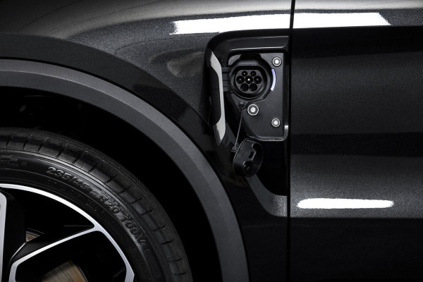 Lynk & Co 01 1.5 PHEV 261PK MY23 | Donkere hemel | 360 Camera | 7.4 kWh Boordlader | S/K-panodak | Adapt. Cruise | Memory | Elek. klep | LM 20" | 4151