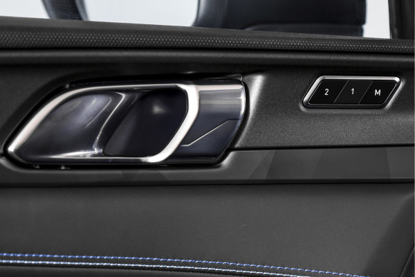 Lynk & Co 01 1.5 PHEV 261PK MY23 | Donkere hemel | 360 Camera | 7.4 kWh Boordlader | S/K-panodak | Adapt. Cruise | Memory | Elek. klep | LM 20" | 4151