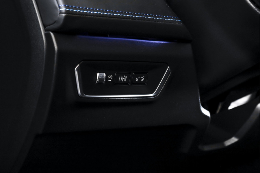 Lynk & Co 01 1.5 PHEV 261PK MY23 | Donkere hemel | 360 Camera | 7.4 kWh Boordlader | S/K-panodak | Adapt. Cruise | Memory | Elek. klep | LM 20" | 4151